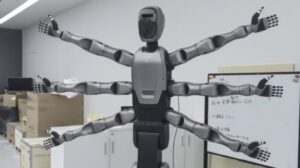 17656753051051388247806454963182