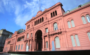 CasaRosadaBienvenida_001-cropped (1)