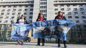 17725331182715245589103754403202